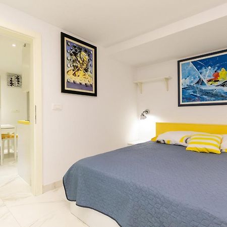 Apartment In The Heart Of Carera Street Rovinj Exterior photo
